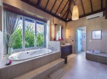 Villa The Luxe Bali, Selva con baño